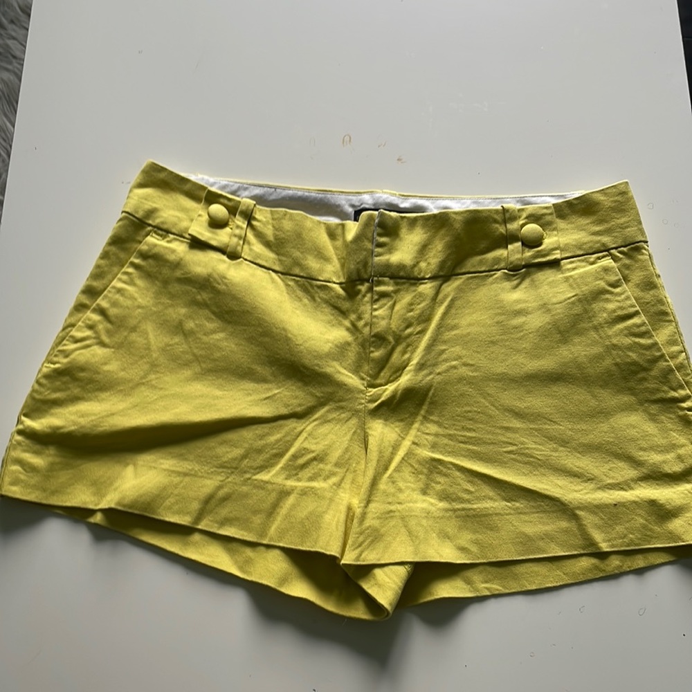 Like new mustardy yellow shorts